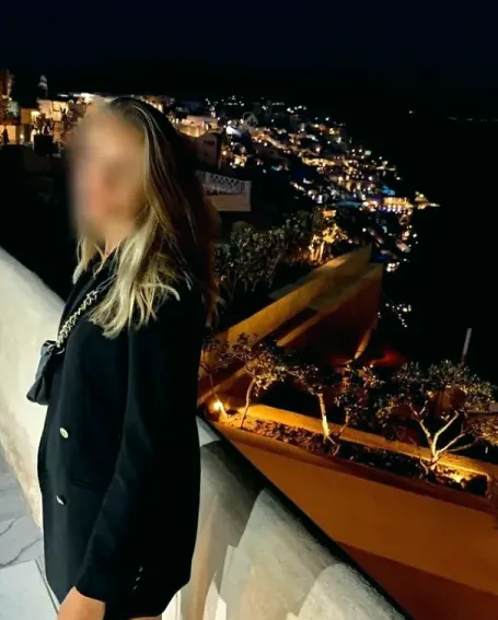 Astrid, 32