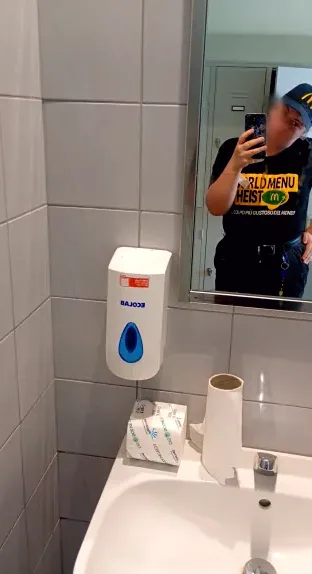 Birgit, 24