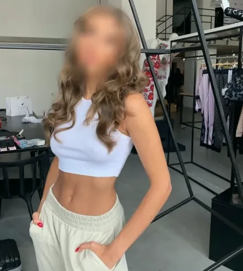 Clara, 33