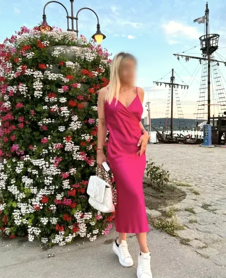 Daniela, 29