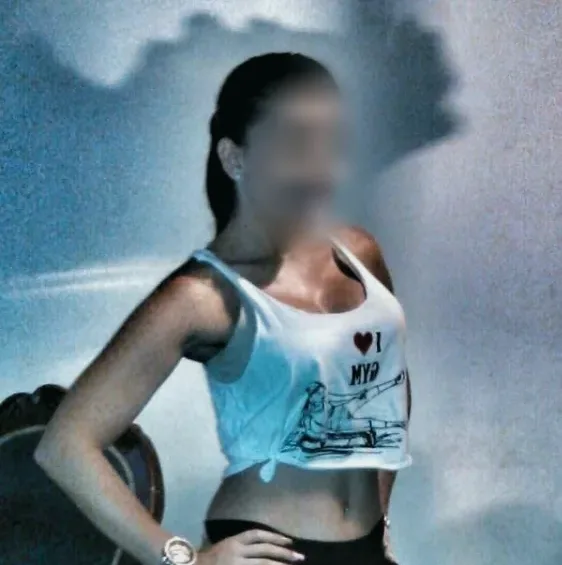 Lara, 40