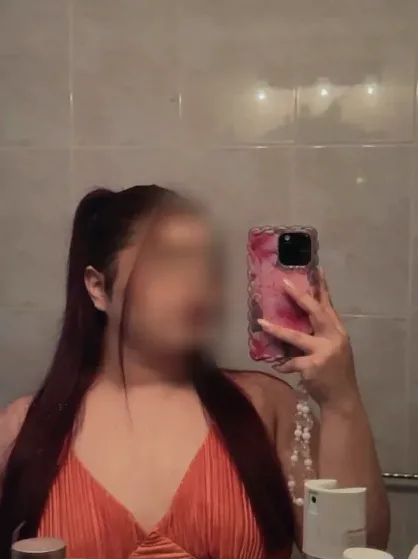 Larissa, 22