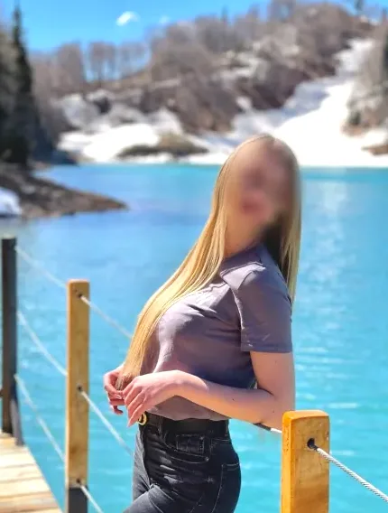 Lilly, 32