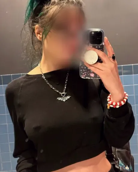 Nikolina, 28